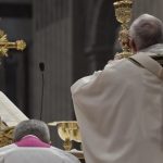 Papa: só encontra o mistério de Deus quem deixa os apegos mundanos