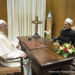 Oitocentos anos depois, um novo abraço e um compromisso com a paz