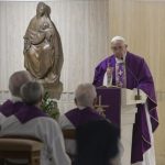 Papa: imitar a misericórdia do Senhor. A esmola não é só material, mas também espiritual