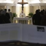 Papa: a vida se enfrenta com a paz de Jesus e senso de humor