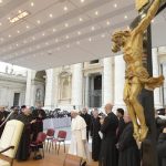 Do perdão de Jesus na Cruz brota a paz, mas devemos pedir “livrai-nos do mal”