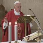 Papa: a relação de gratuidade com Deus nos ajuda a servir os outros