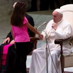 Assim o Papa reagiu quando uma menina interrompeu sua catequese
