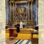 O Papa reza na Santa Maria Maior por sua viagem à Ásia