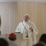 Papa: hoje a Igreja faz o elogio da pequenez