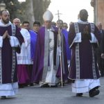 Francisco: estamos no mundo para caminhar da cinza à vida