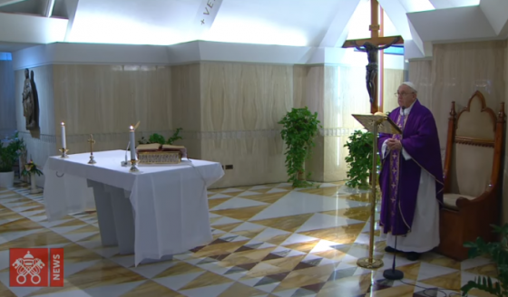 O Papa: rezo pelos anciãos que se encontram sozinhos e no medo
