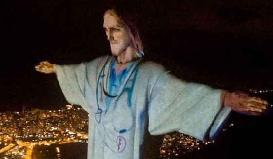 Aos pés do Cristo Redentor "vestido de médico", o Brasil é novamente consagrado ao Sagrado Coração