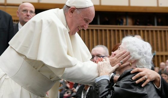 Papa: sem os idosos não há futuro. Covid-19 mostrou despreparo da sociedade