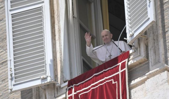 O Papa: a Trindade é Amor a serviço do mundo, que quer salvar e recriar
