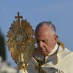 Papa celebra missa de Corpus Christi na Basílica de São Pedro no domingo, dia 14