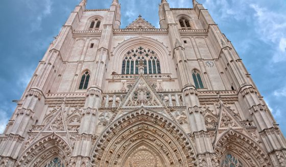 Prendem acólito que confessou ser o autor do incêndio da Catedral de Nantes
