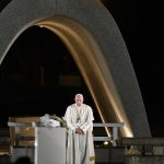 O Papa ao governador de Hiroshima: somente sem armas nucleares a paz florescerá