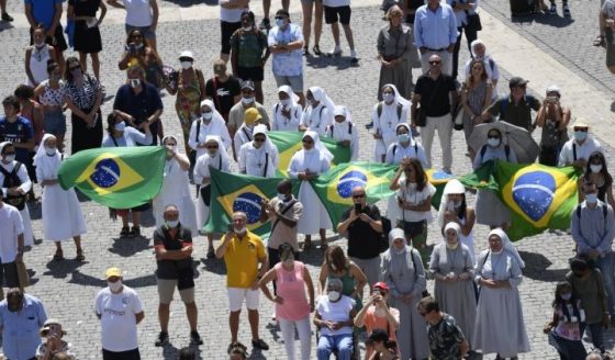 O Papa no Angelus: a lógica de Deus é cuidar do outro e não lavar as mãos