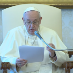 Papa exorta a curar as epidemias causadas pelos pequenos vírus e pelas grandes injustiças sociais