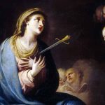 Estava a Mãe Dolorosa de pé diante da Paixão de Cristo