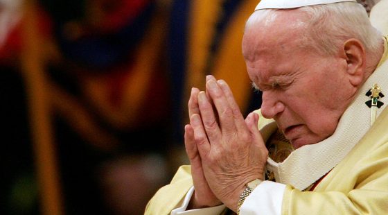 João Paulo II incentiva os cristãos a não fugir dos problemas do mundo