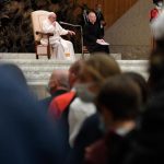 O Papa na Audiência Geral: a oração é a salvação do ser humano