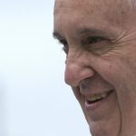O Papa na Audiência Geral: a oração do cristão anda de mãos dadas com a fé
