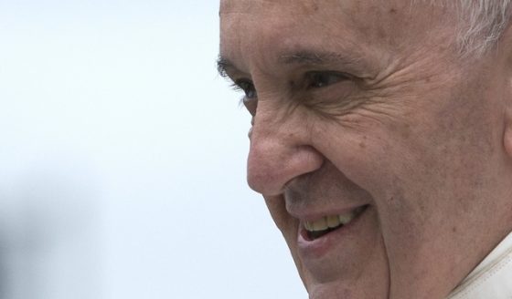 O Papa na Audiência Geral: a oração do cristão anda de mãos dadas com a fé