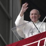 O Papa no Angelus: nas tempestades da vida Deus estende sempre a sua mão