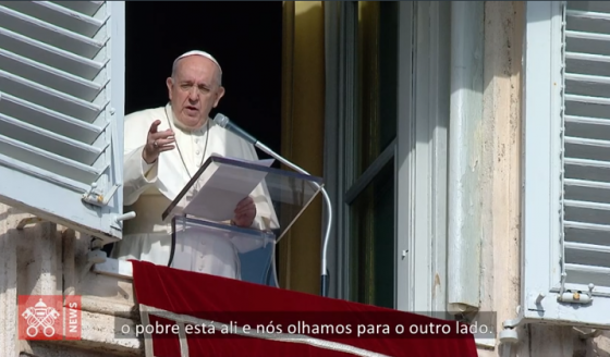 Papa no Angelus: repetir sempre ao coração que "o pobre sou eu"