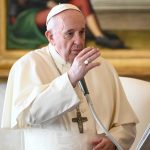 O Papa: devemos aprender a não amaldiçoar, mas a abençoar